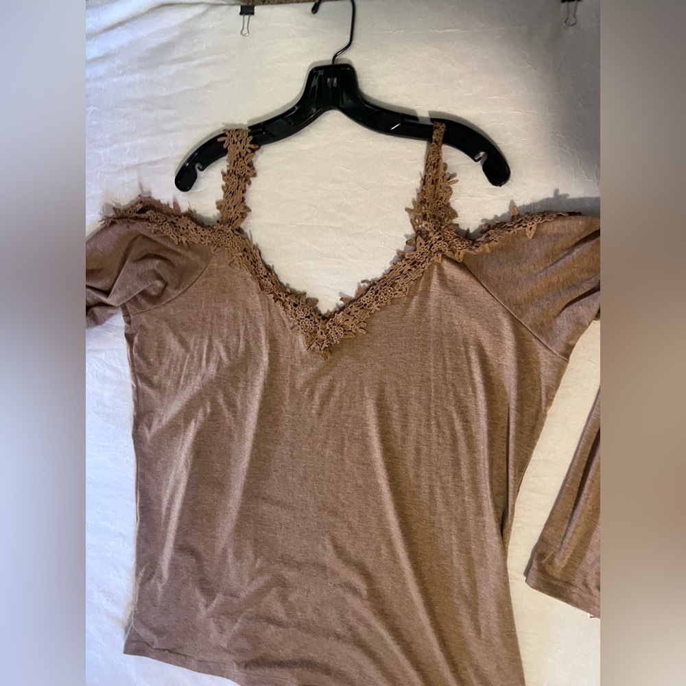 Off the shoulder women’s top - Picture 2 of 7